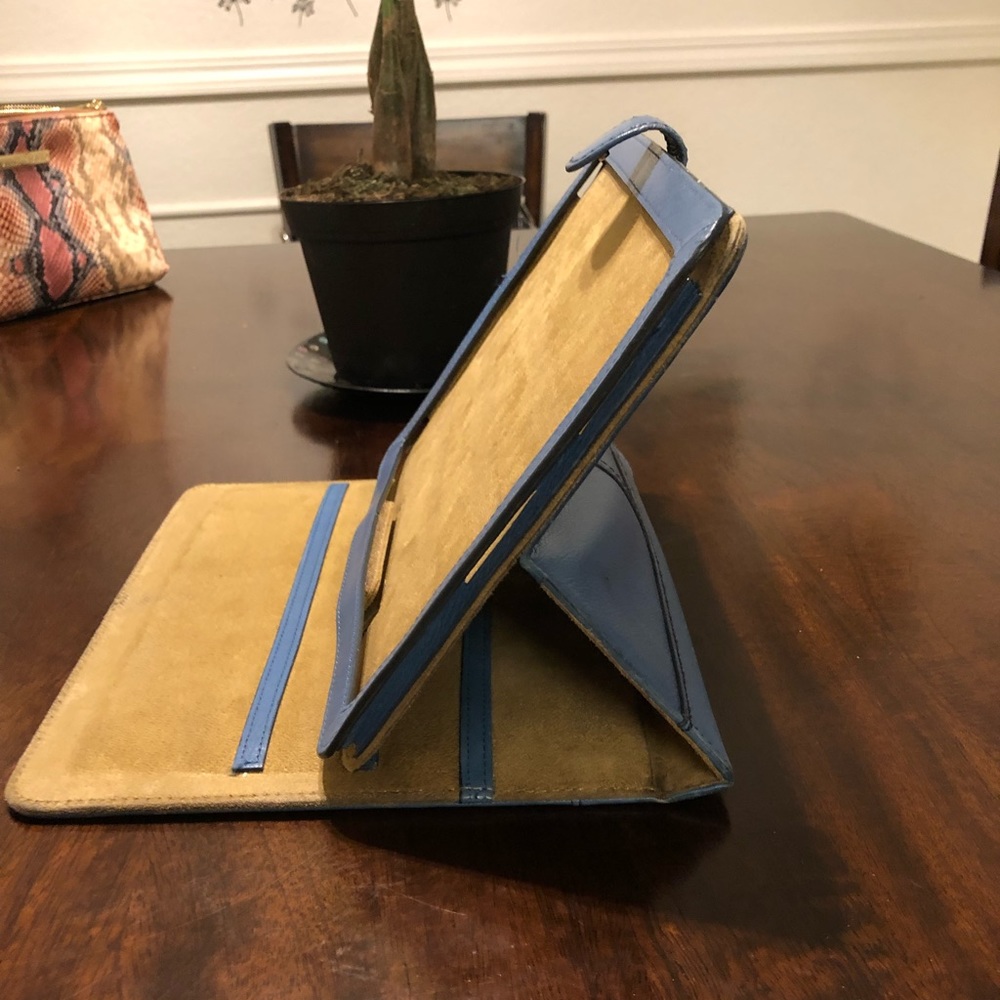 Authentic FOSSIL Tablet/iPad Holder - Picture 8 of 10